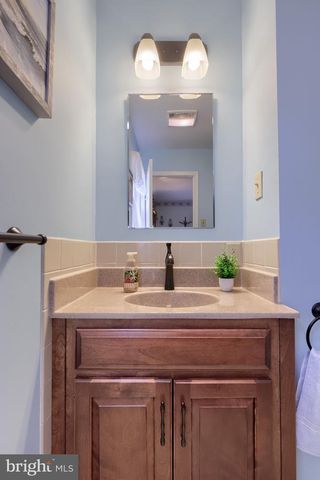 1800 N EDEN RD, Lancaster, PA 17601