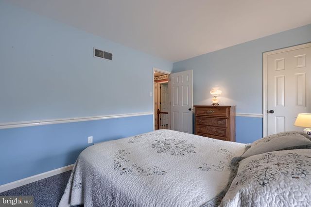 1800 N EDEN RD, Lancaster, PA 17601