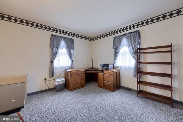 1800 N EDEN RD, Lancaster, PA 17601