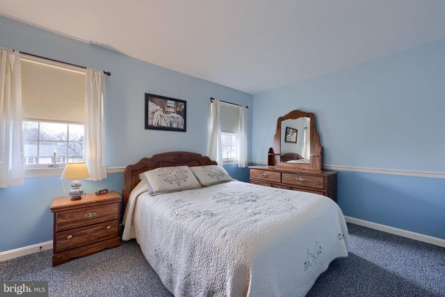 1800 N EDEN RD, Lancaster, PA 17601