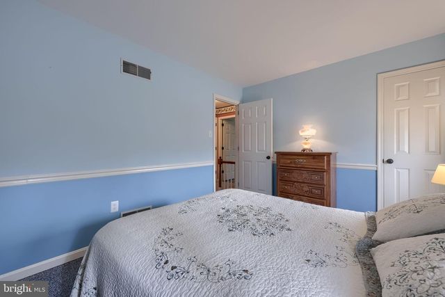 1800 N EDEN RD, Lancaster, PA 17601