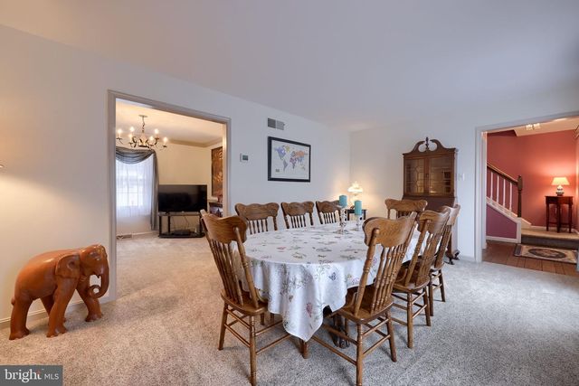 1800 N EDEN RD, Lancaster, PA 17601