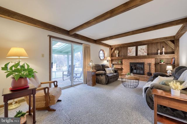 1800 N EDEN RD, Lancaster, PA 17601