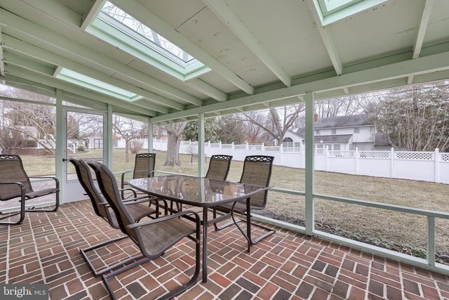 1800 N EDEN RD, Lancaster, PA 17601