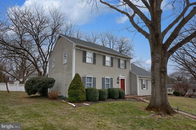 1800 N EDEN RD, Lancaster, PA 17601