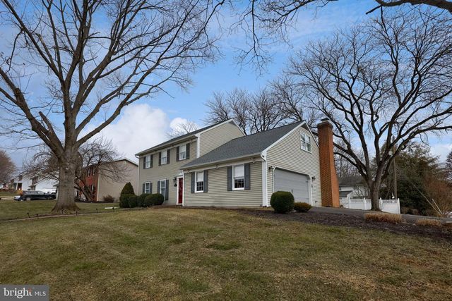 1800 N EDEN RD, Lancaster, PA 17601