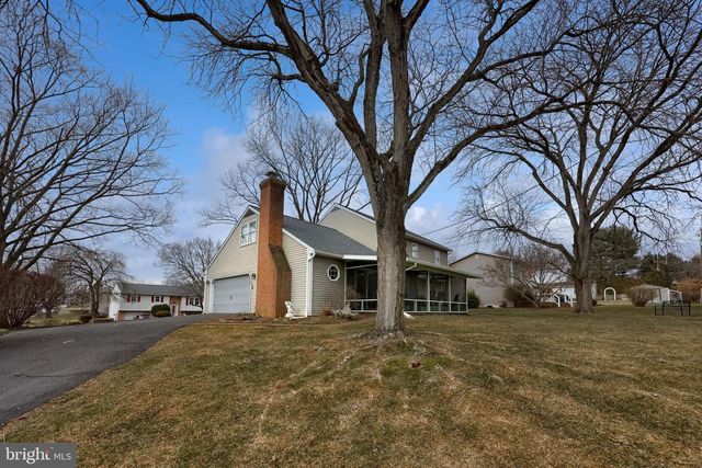 1800 N EDEN RD, Lancaster, PA 17601