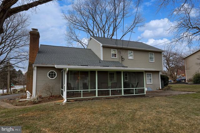 1800 N EDEN RD, Lancaster, PA 17601