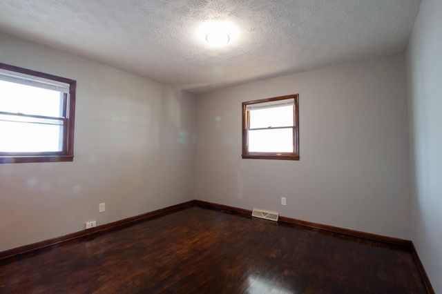 1107 S Weaver Avenue, Springfield, MO 65807