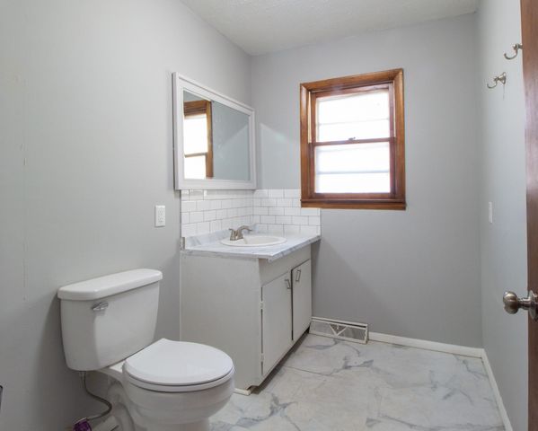 1107 S Weaver Avenue, Springfield, MO 65807