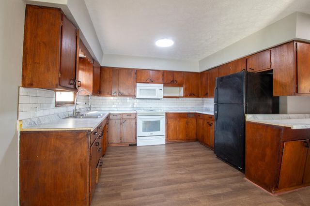 1107 S Weaver Avenue, Springfield, MO 65807