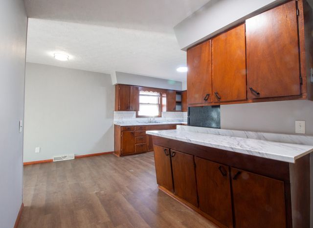 1107 S Weaver Avenue, Springfield, MO 65807