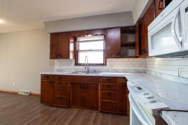 1107 S Weaver Avenue, Springfield, MO 65807