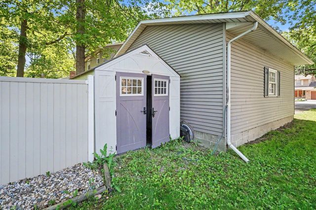 3035 Crestwood Court, Bay City, MI 48706