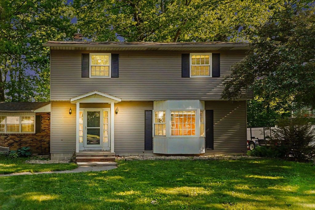 3035 Crestwood Court, Bay City, MI 48706