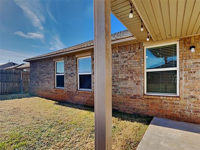 2716 Demotte Drive, Yukon, OK 73099