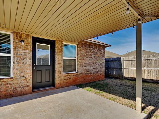 2716 Demotte Drive, Yukon, OK 73099