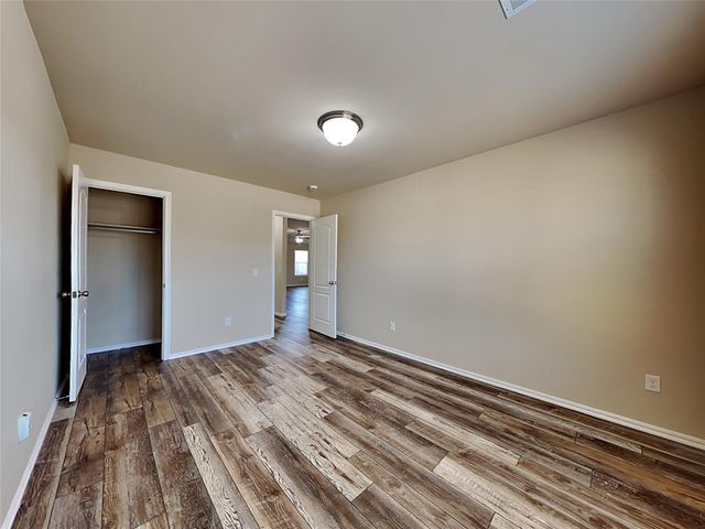 2716 Demotte Drive, Yukon, OK 73099