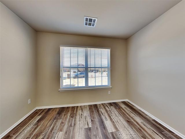 2716 Demotte Drive, Yukon, OK 73099