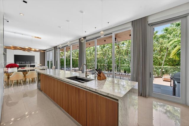 625 Curtiswood Dr, Key Biscayne, FL 33149