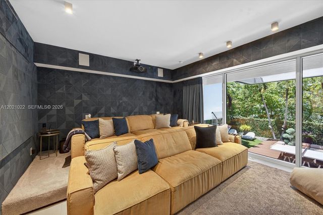 625 Curtiswood Dr, Key Biscayne, FL 33149