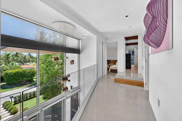 625 Curtiswood Dr, Key Biscayne, FL 33149