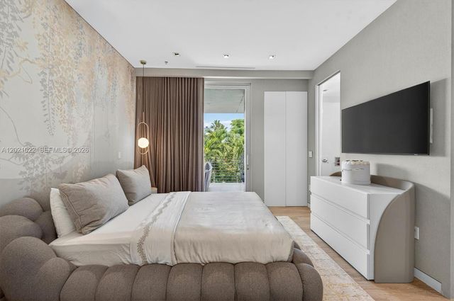625 Curtiswood Dr, Key Biscayne, FL 33149