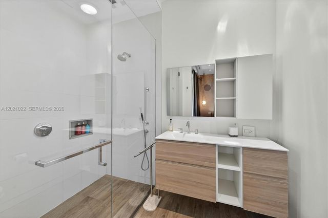 625 Curtiswood Dr, Key Biscayne, FL 33149