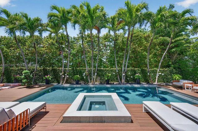 625 Curtiswood Dr, Key Biscayne, FL 33149