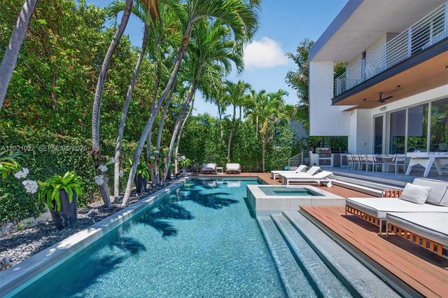 625 Curtiswood Dr, Key Biscayne, FL 33149