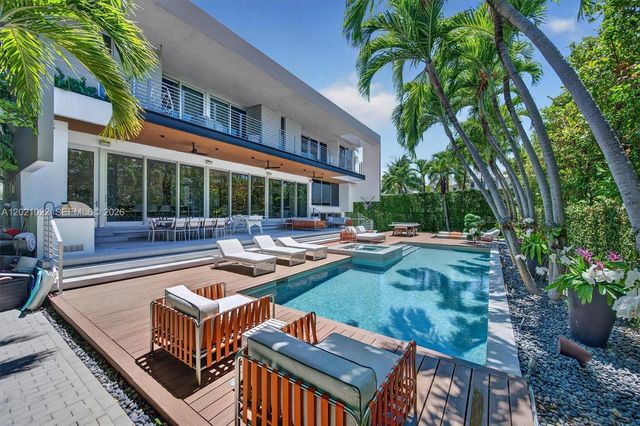 625 Curtiswood Dr, Key Biscayne, FL 33149