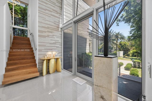 625 Curtiswood Dr, Key Biscayne, FL 33149