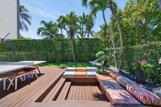 625 Curtiswood Dr, Key Biscayne, FL 33149