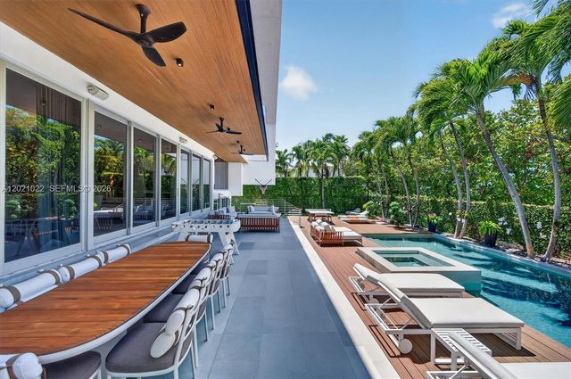 625 Curtiswood Dr, Key Biscayne, FL 33149