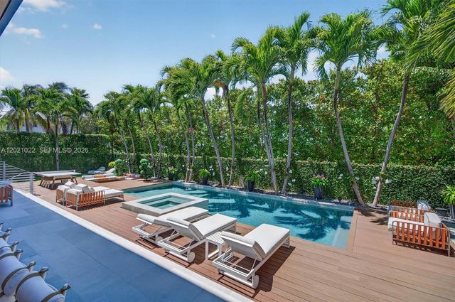625 Curtiswood Dr, Key Biscayne, FL 33149