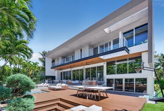 625 Curtiswood Dr, Key Biscayne, FL 33149