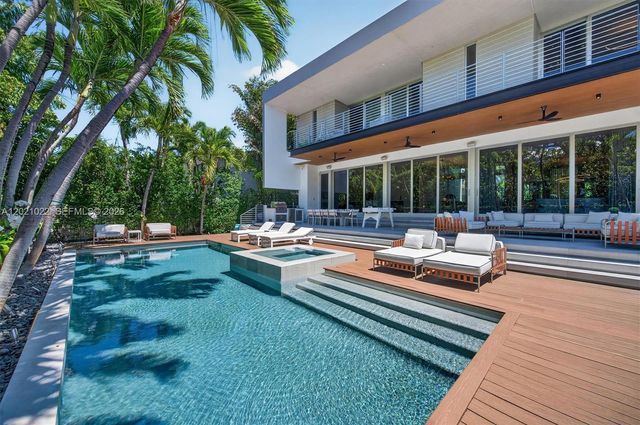 625 Curtiswood Dr, Key Biscayne, FL 33149