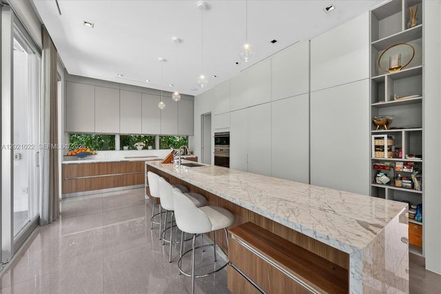 625 Curtiswood Dr, Key Biscayne, FL 33149