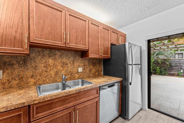 108 1st Terrace, Palm Beach Gardens, FL 33418