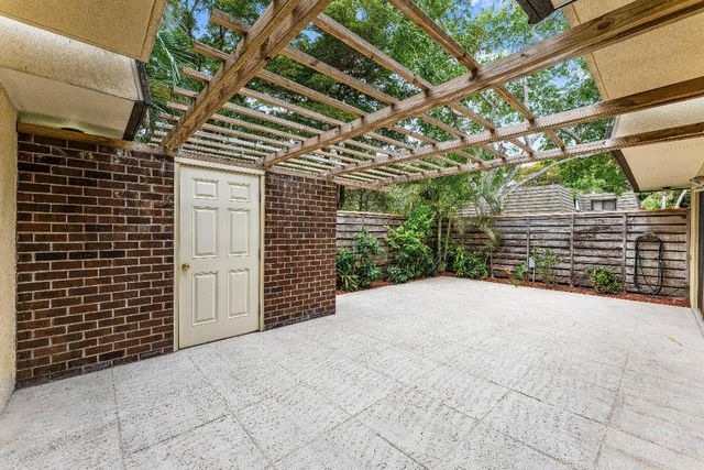 108 1st Terrace, Palm Beach Gardens, FL 33418