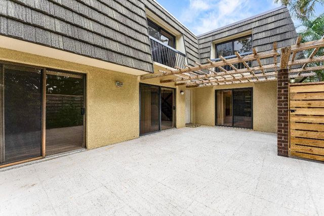 108 1st Terrace, Palm Beach Gardens, FL 33418