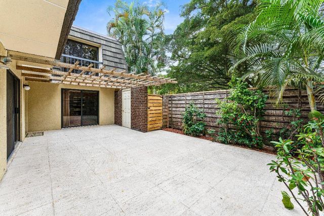 108 1st Terrace, Palm Beach Gardens, FL 33418