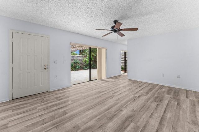 108 1st Terrace, Palm Beach Gardens, FL 33418