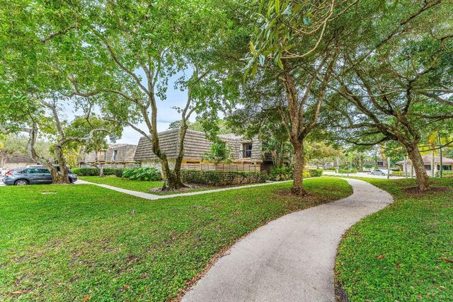 108 1st Terrace, Palm Beach Gardens, FL 33418
