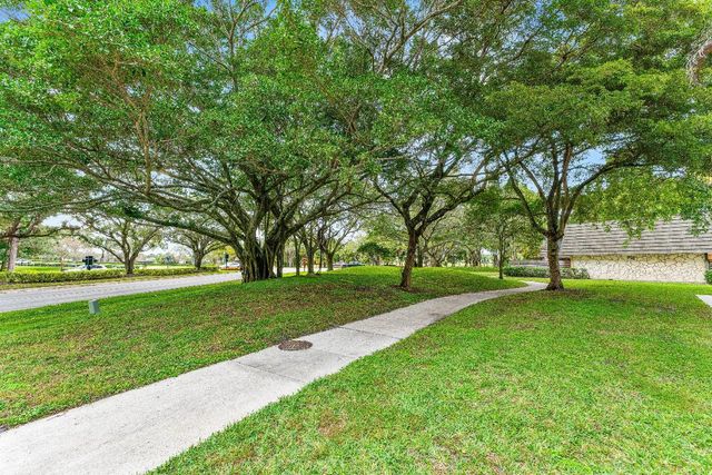 108 1st Terrace, Palm Beach Gardens, FL 33418