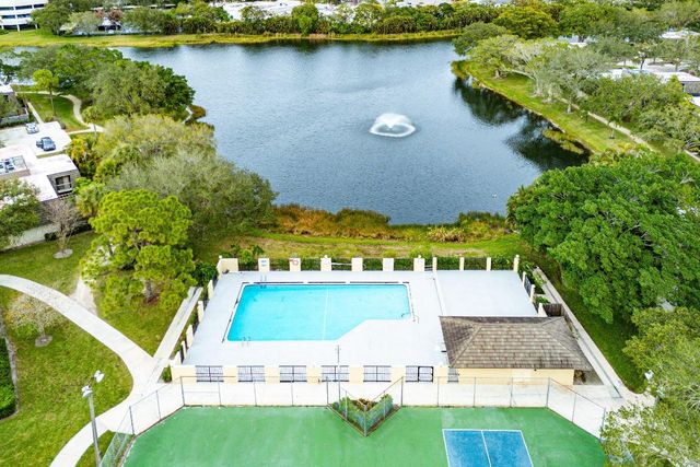 108 1st Terrace, Palm Beach Gardens, FL 33418