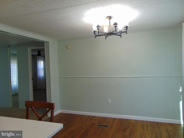 28 SKYLINE DR, Sicklerville, NJ 08081