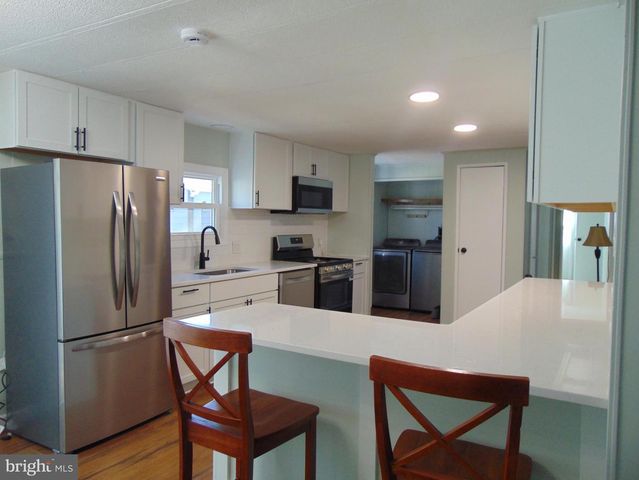 28 SKYLINE DR, Sicklerville, NJ 08081