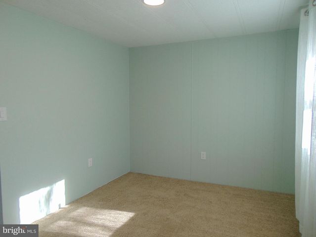 28 SKYLINE DR, Sicklerville, NJ 08081