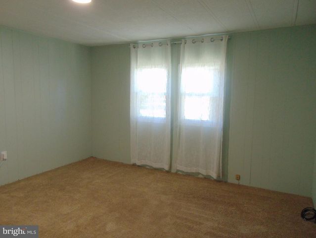 28 SKYLINE DR, Sicklerville, NJ 08081